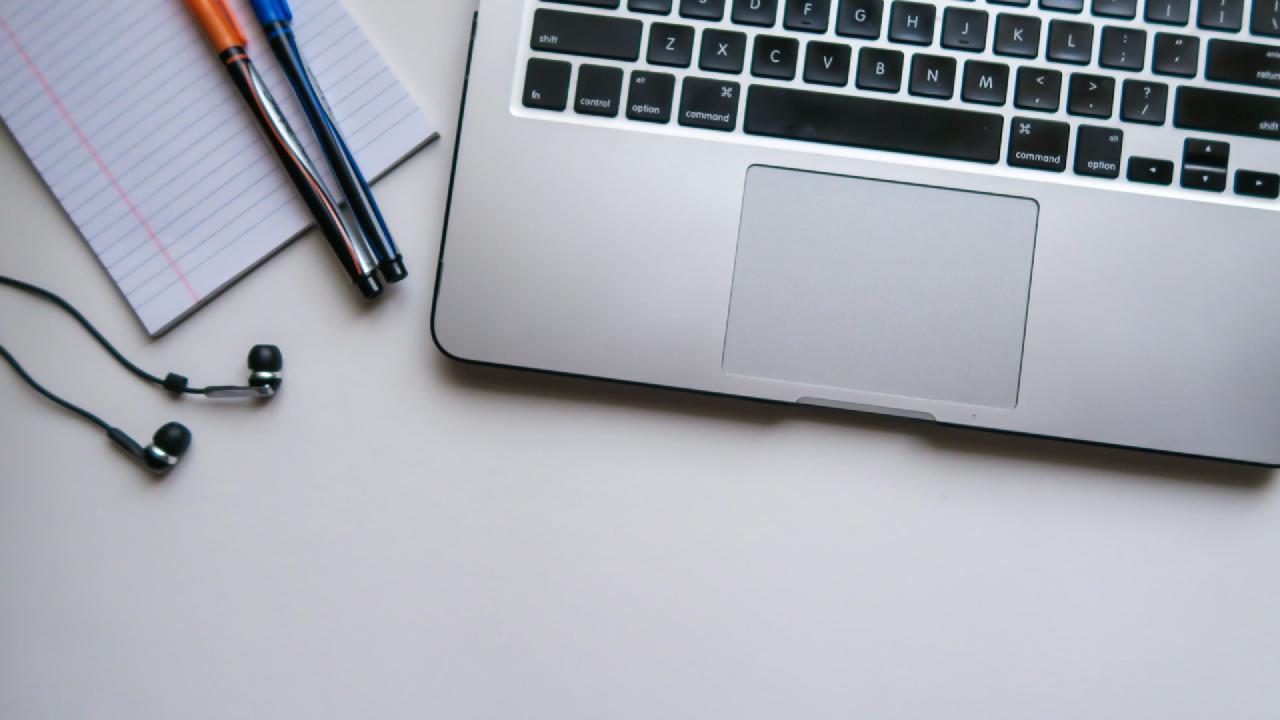 Resources and tips for teaching (with) R remotely